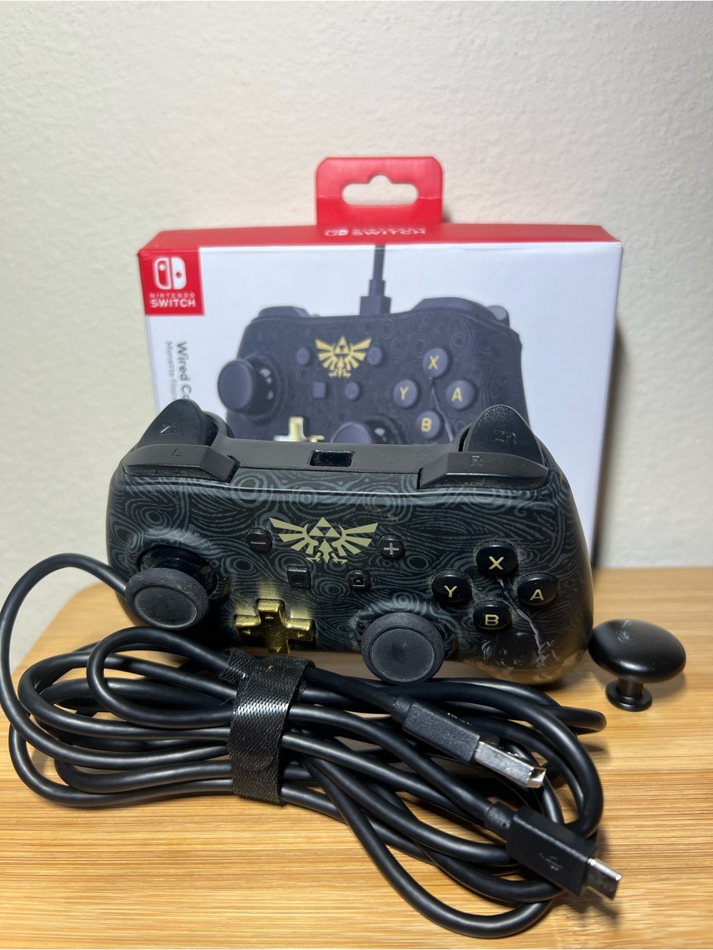 Legend of Zelda Nintendo Wired Switch Controller - Picture 3 of 5